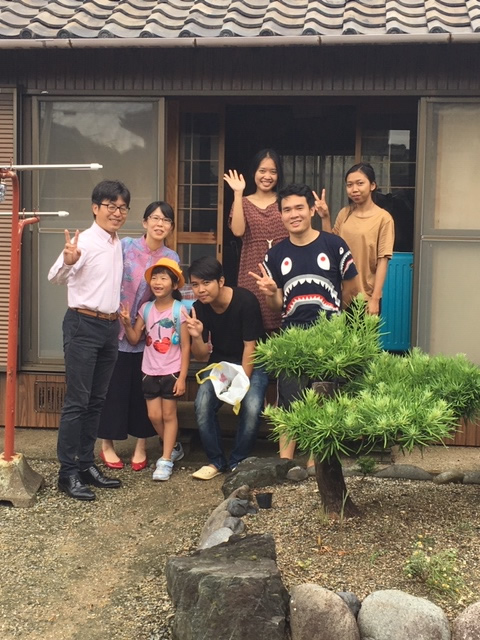 家族みんなで外国人バディファミリー